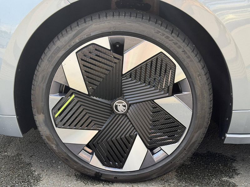 Škoda Enyaq (2026) RS 4x4 84 kWh - fotka 23 z 26