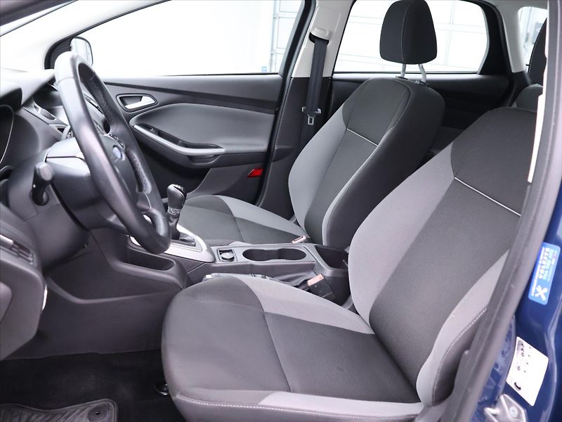 Ford Focus 1,0 EcoBoost 74kW Klima CZ - fotka 10 z 29