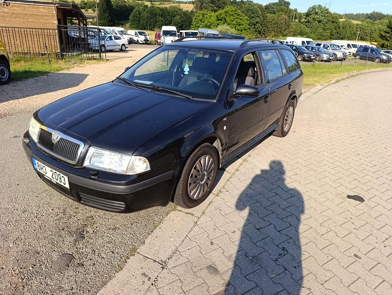 Škoda Octavia (2002) 2.0 MPi combi tažné klima - fotka 5 z 14