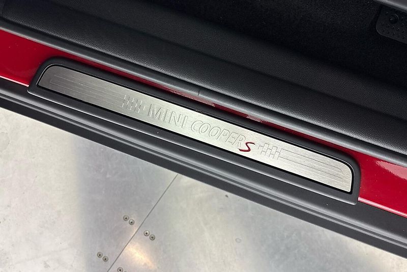 Mini Cooper S ALL4 - fotka 9 z 25