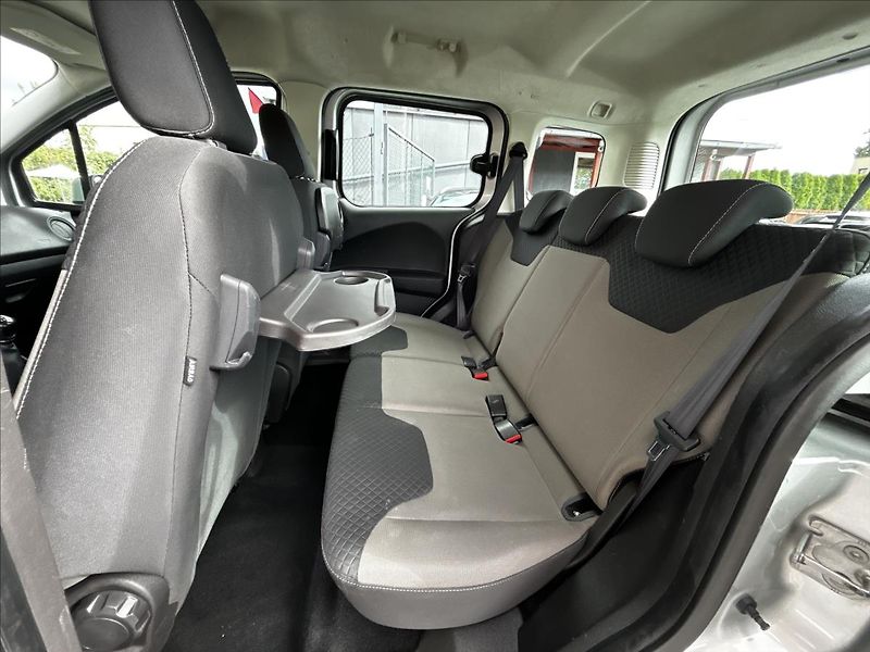 Ford Tourneo Courier 1,0 i 74 kW  Tempomat,Isofix - fotka 35 z 50