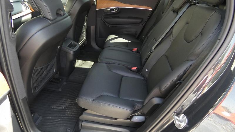 Volvo XC90 B5 AWD Drive-E mHEV aut. Inscr - fotka 18 z 25