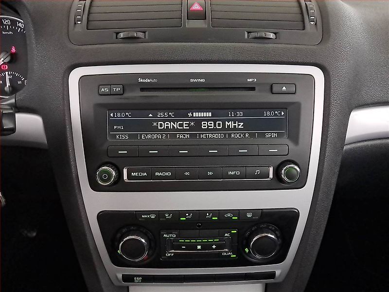 Škoda Octavia (2009) Ambiente 1.9 TDI DPF, Tempomat - fotka 12 z 18