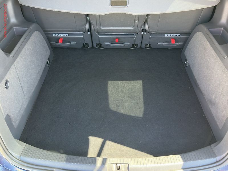 Volkswagen Touran (2011) 2.0 TDi, DSG, bixen, park - fotka 7 z 20
