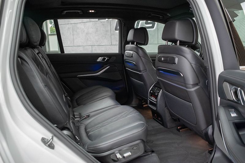 BMW X7 xD 40d ///M*TAŽNÉ*7.MÍST*ČR 1M - fotka 13 z 49