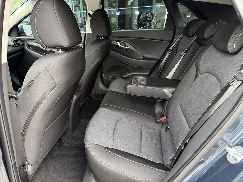 Hyundai i30 1,5 T-GDI DCT Smart Automat ČR - fotka 18 z 40