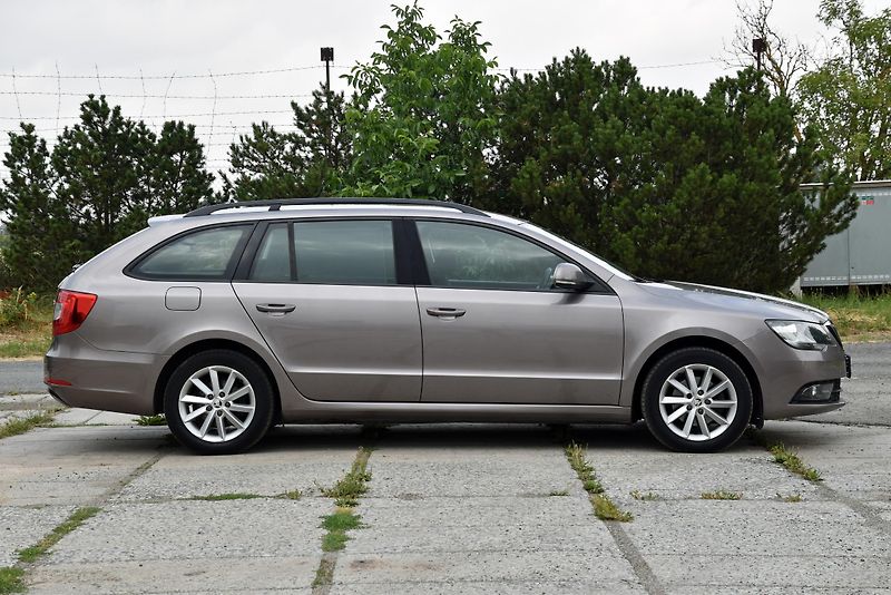 Škoda Superb 1.6 TDi 6st,KLIMA,NAVI,PDC,ALU - fotka 2 z 39