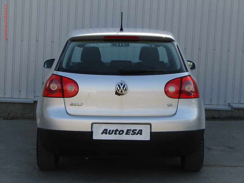Volkswagen Golf (2007) 1.6MPi, Klima - fotka 5 z 15