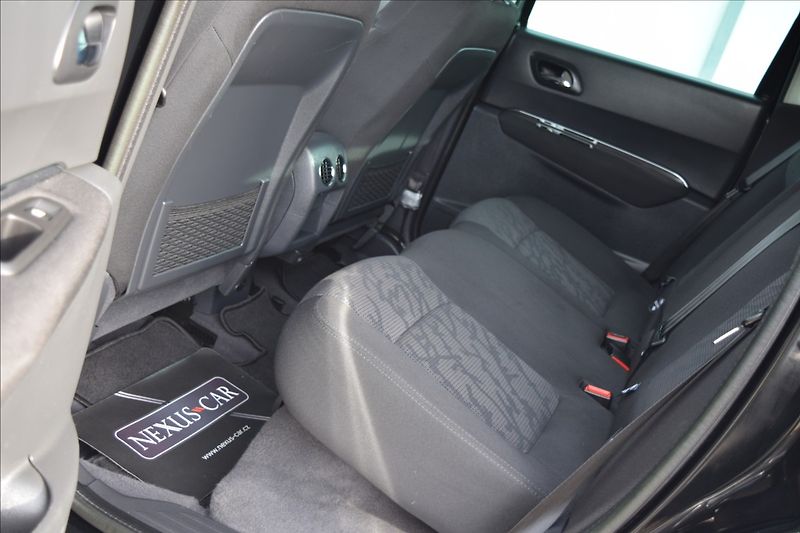 Peugeot 3008 1,6 i 88KW ALU NAVI PANORAMA - fotka 17 z 50