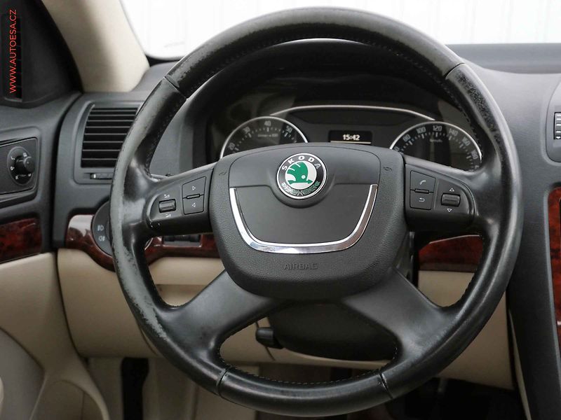 Škoda Octavia (2009) 1.4 TSi, ČR, Elegance, TZ - fotka 11 z 19