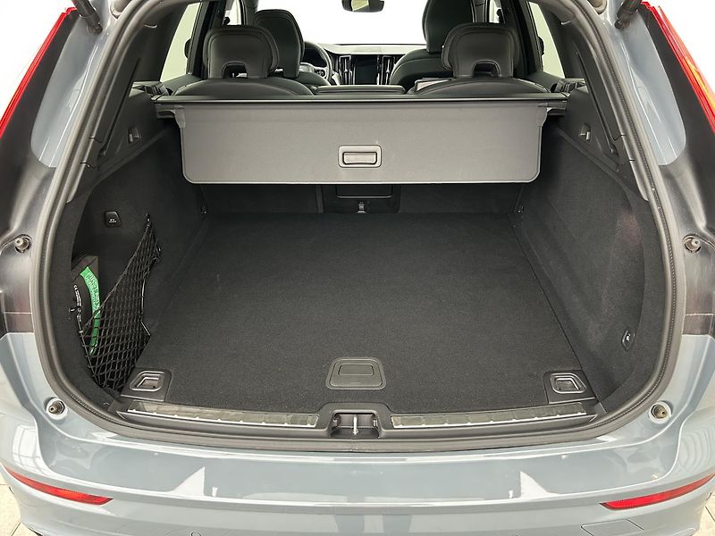 Volvo XC60 2.0 B4 4x4 ULTIMATE - fotka 27 z 31