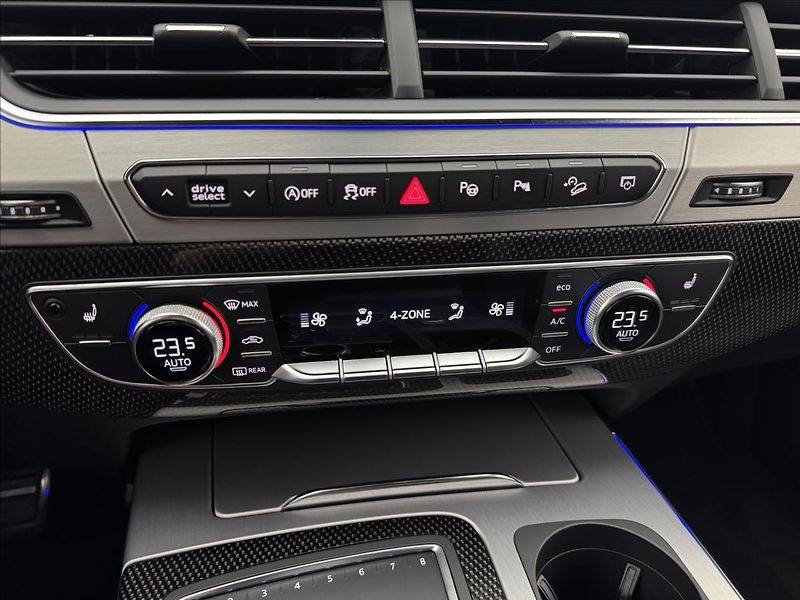 Audi SQ7 4,0 V8 MATRIX BOSE DPH 360° CZ - fotka 26 z 52