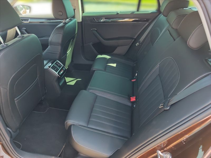 Škoda Superb 1,5 TSI Laurin&Klement DSG - fotka 8 z 11