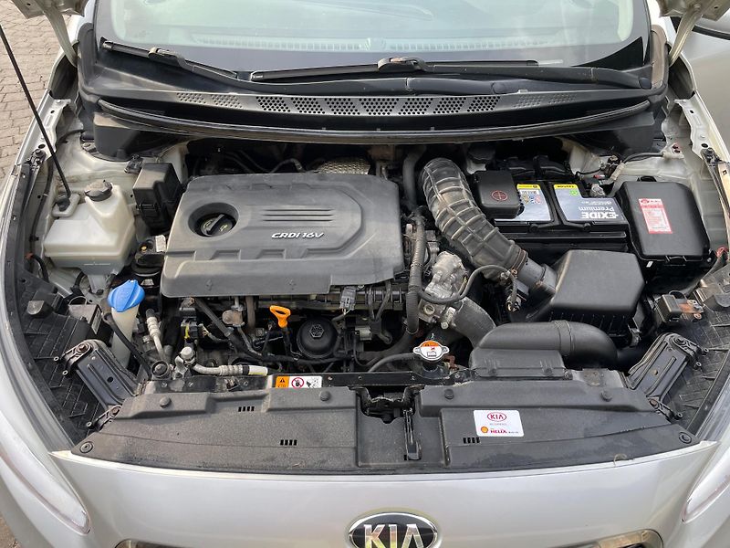 Kia Ceed 1,6 CRDi 100kW AUTOMAT - fotka 23 z 24