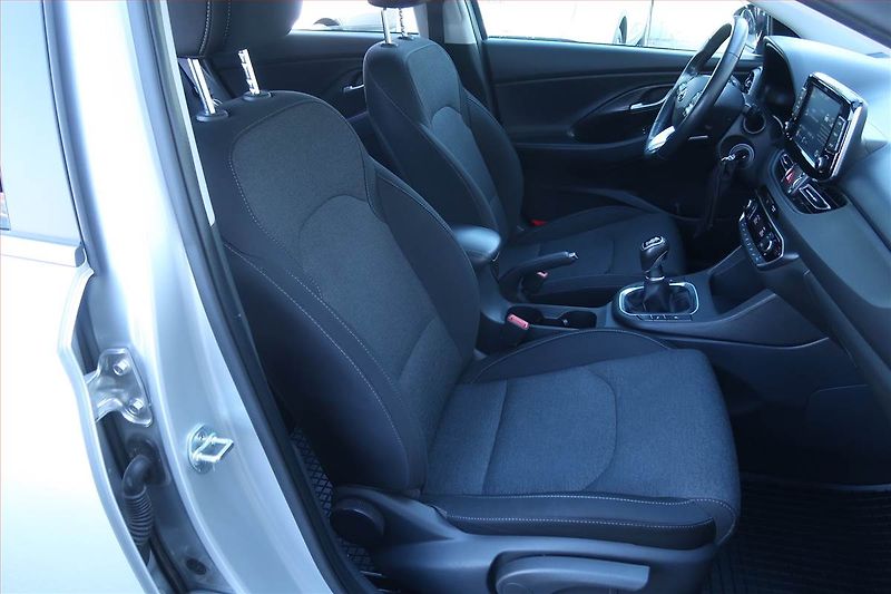 Hyundai i30 (2021) Family 1.5 DPI, Serv.kniha - fotka 9 z 23