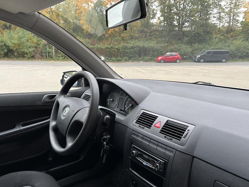 Škoda Fabia (2006) 1.2i 40kw  Nová STK - fotka 10 z 18