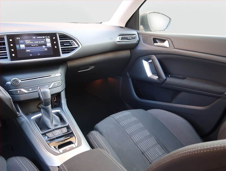 Peugeot 308 (2017) 1.6 BlueHDi, Automat, Navi - fotka 8 z 18