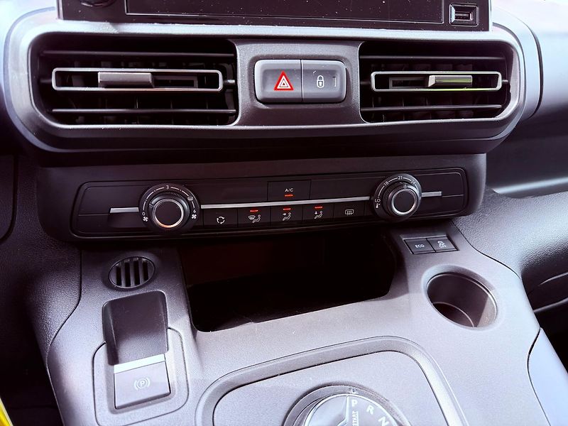Peugeot Rifter 1.5 Blue-HDi Allure Long Aut. - fotka 23 z 27