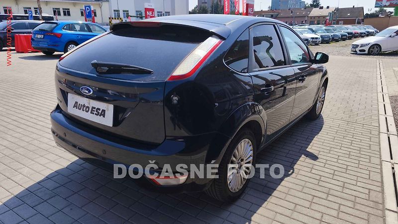 Ford Focus (2010) 2.0 16V, autoAC, temp - fotka 2 z 3