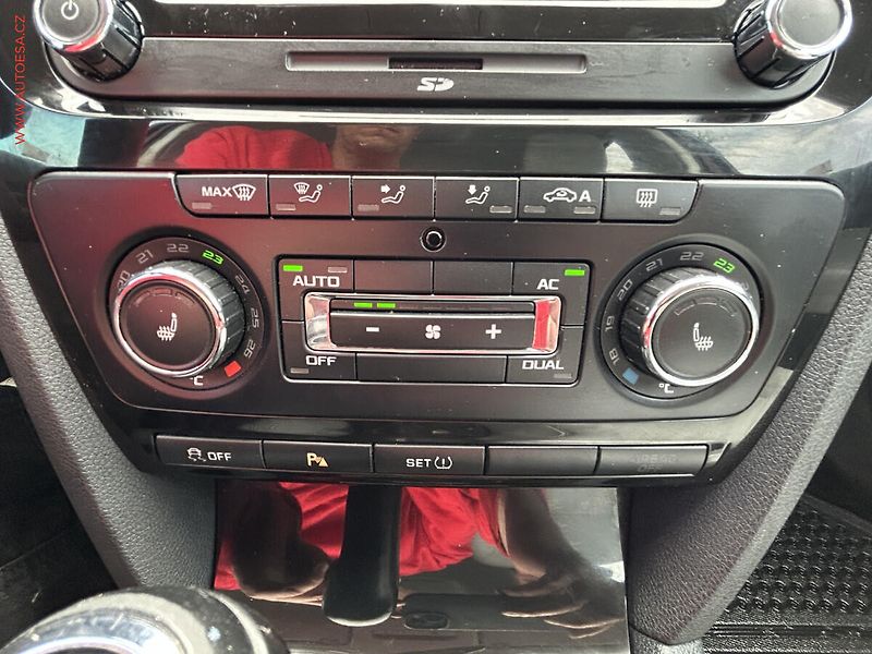 Škoda Octavia (2012) 2.0 TDi, ČR, L&K, servis - fotka 16 z 18