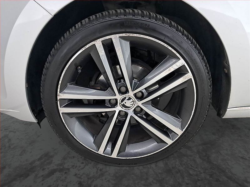 Škoda Rapid (2014) Spaceback 1.2 TSI, Serv.kniha - fotka 14 z 16