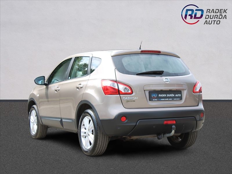 Nissan Qashqai 2,0 i  NOVÉ V ČR,4x4,TAŽNÉ - fotka 7 z 24