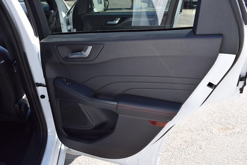 Ford Kuga (2022) 2.5 DURATEC PHEV 112kw e-CVT - fotka 49 z 50