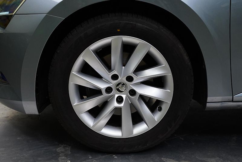 Škoda Superb - fotka 10 z 27