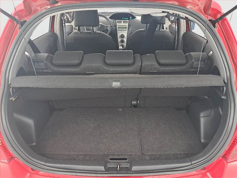Toyota Yaris (2008) 1.3 - fotka 13 z 15
