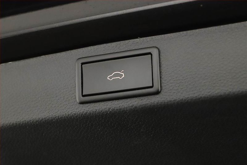Škoda Karoq (2019) Style 1.6 TDI, Automat, Navi - fotka 21 z 21