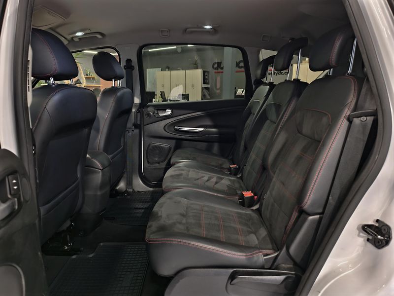 Ford S-MAX 2.2 TDCI 147kW TITANIUM S - fotka 10 z 22