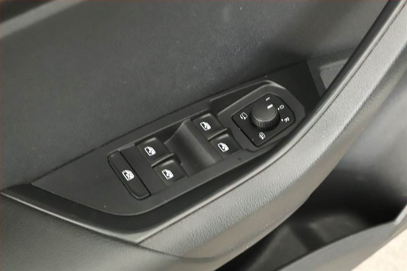 Škoda Karoq (2023) Sportline 2.0 TDI - fotka 9 z 17