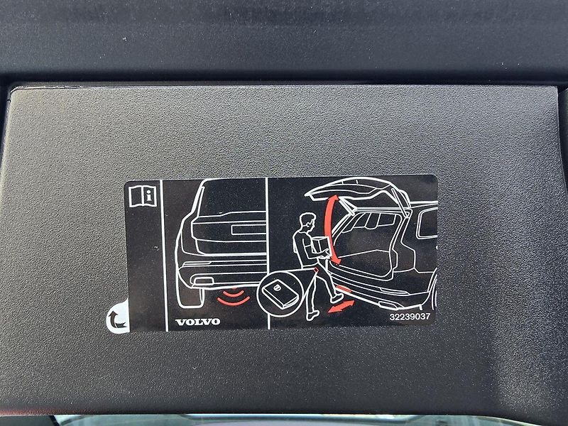 Volvo V90 221kW B6 4x4 R-DESIGN -DPH - fotka 41 z 45