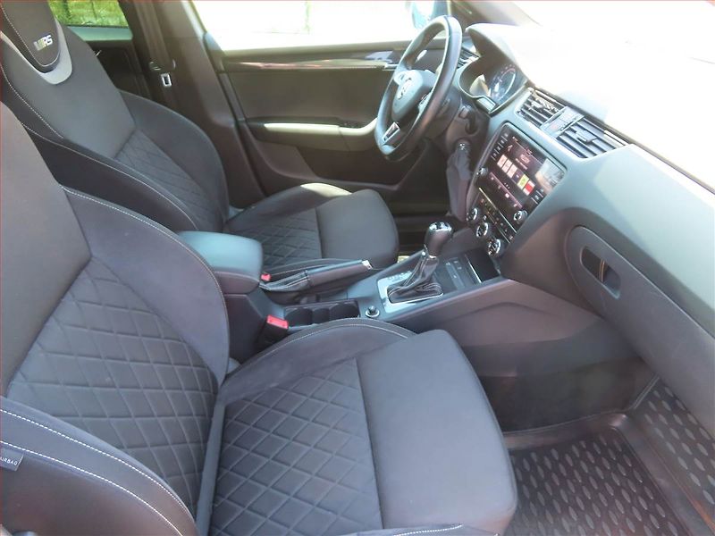 Škoda Octavia (2018) RS 2.0 TDI 4x4 DSG, 4X4 - fotka 9 z 22
