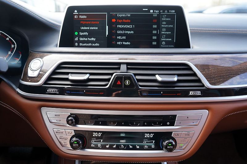 BMW Ostatní M760Li xDrive/6.6i/V12/590PS - fotka 36 z 47