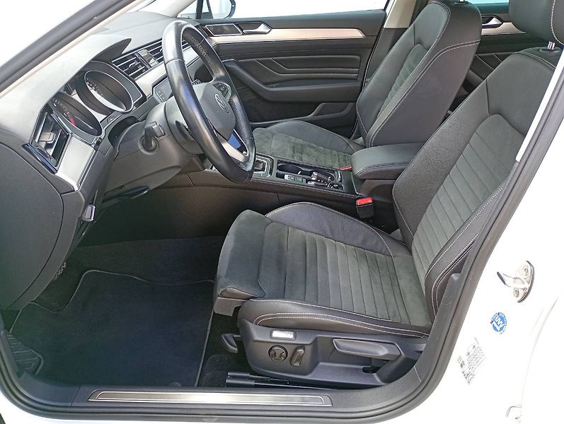 Volkswagen Passat (2021) 2.0 TDI DSG Elegance tažné MAT - fotka 28 z 34