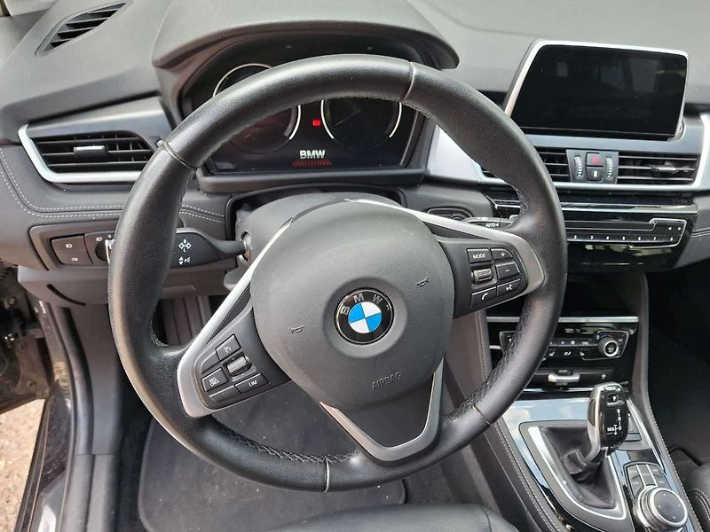 BMW Řada 2 216d AT Gran Tourer - fotka 18 z 77