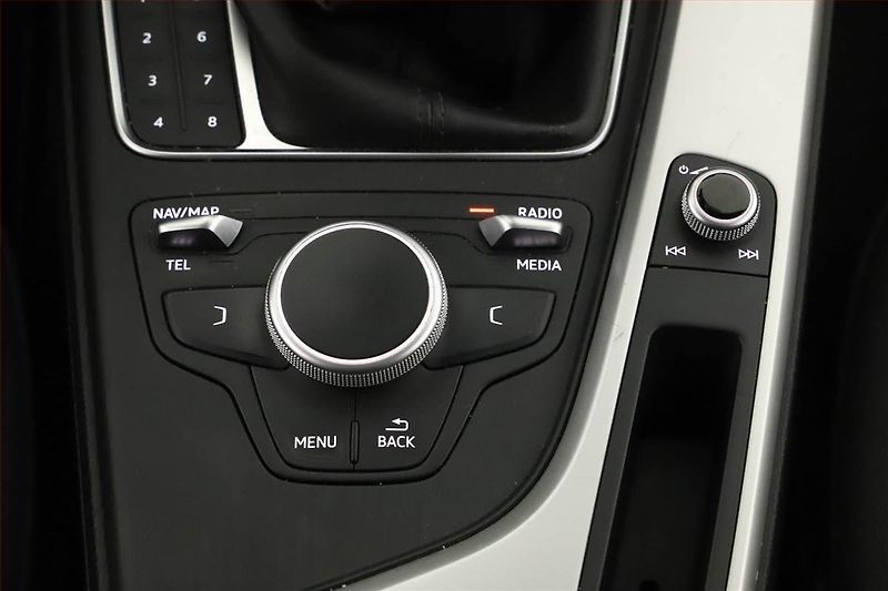 Audi A4 (2018) 2.0 TDI, 4X4, Navi, Bi-Xenony - fotka 10 z 20