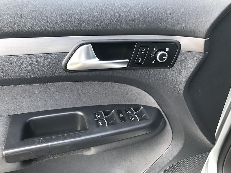 Volkswagen Touran 1.4 TSI 110 KW CNG/Benzín - fotka 9 z 18
