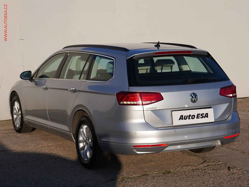 Volkswagen Passat (2018) 2.0 TDi, Comfortline, navi - fotka 4 z 19