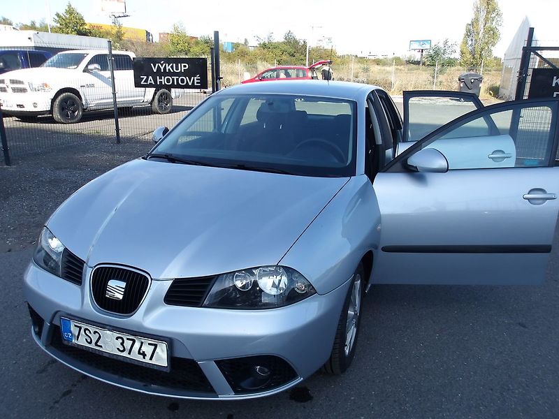 Seat Ibiza 1,2i ČR  2xKOLA ! NOVÁ STK ! - fotka 13 z 32