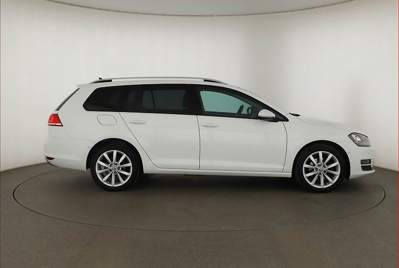 Volkswagen Golf (2016) 1.6 TDI, Xenony, Tempomat - fotka 6 z 15