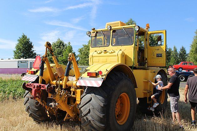 Pohled na těžký traktor Kirovec K-700A zezadu., zdroj: Deník/Edvard D. Beneš