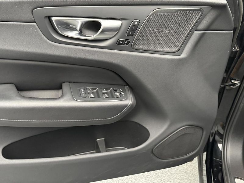 Volvo XC60 B4 AWD BRIGHT PLUS AUT - fotka 19 z 40