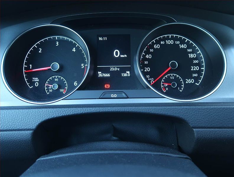 Volkswagen Golf (2015) 1.6 TDI, Tempomat - fotka 11 z 16