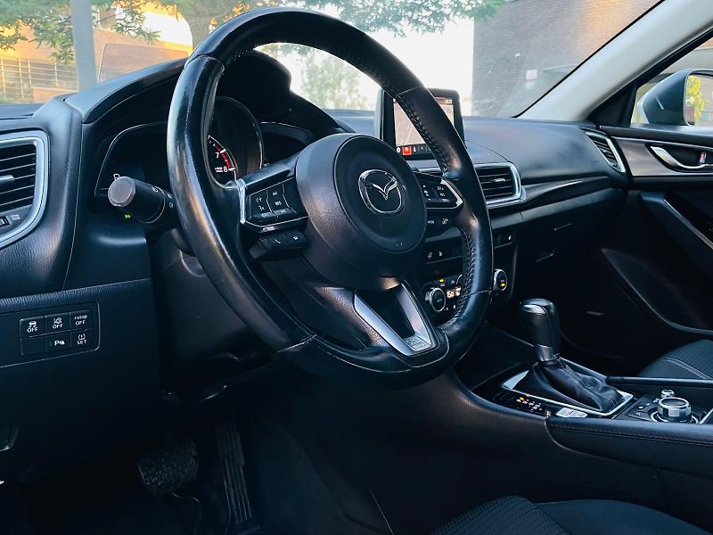 Mazda 3 2.0i AUTOMAT LED KAMERA VÝHŘEV - fotka 26 z 48