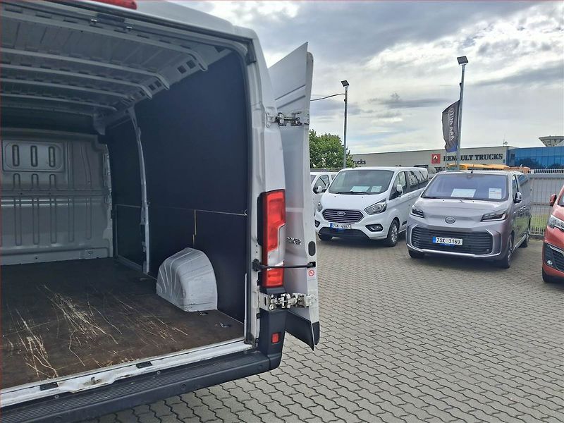 Peugeot Boxer (2023) 2.2 BlueHDi, Maxi, 14m3, 1.0t - fotka 12 z 16