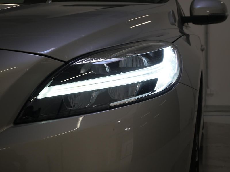 Volvo V40 - fotka 9 z 27