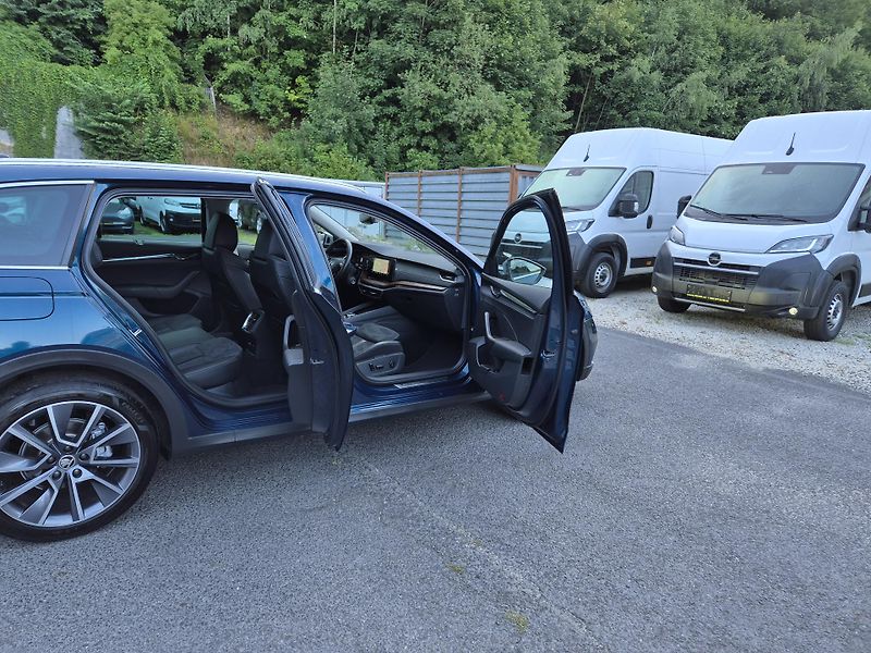 Škoda Octavia Combi Scout TDi 147kw DSG 4x4 - fotka 17 z 49