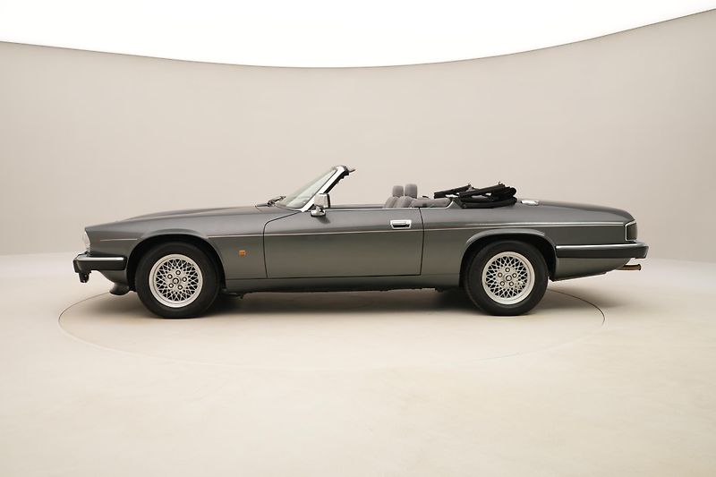 Jaguar XJS CONVERTIBLE 4.0 R6 AUT 1.maj - fotka 8 z 42